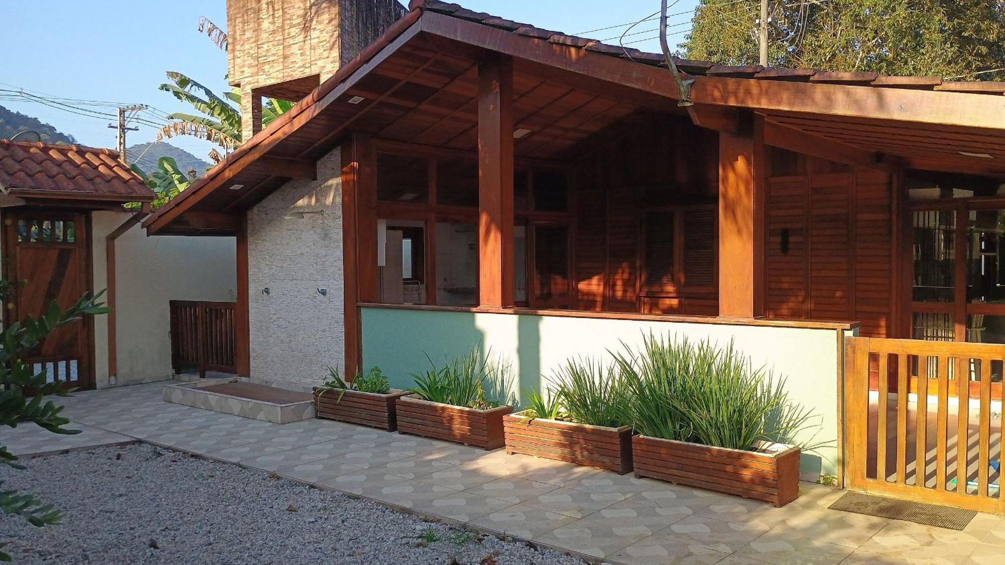 Moreira Casa Com Churrasqueira E Ar-Condicionado 乌巴图巴 外观 照片